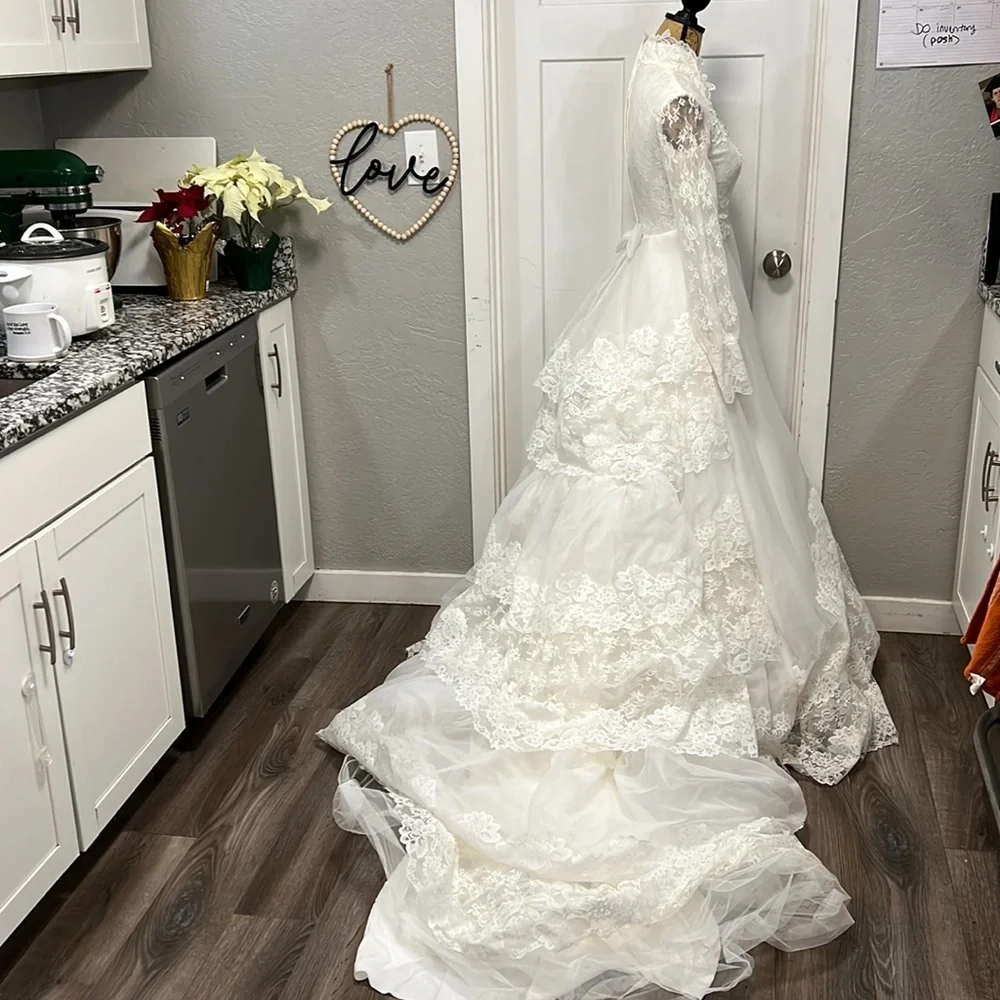 MORI-LEE VINTAGE 70’s CREAM LACE WEDDING GOWN SIZE XS - Picture 14 of 17